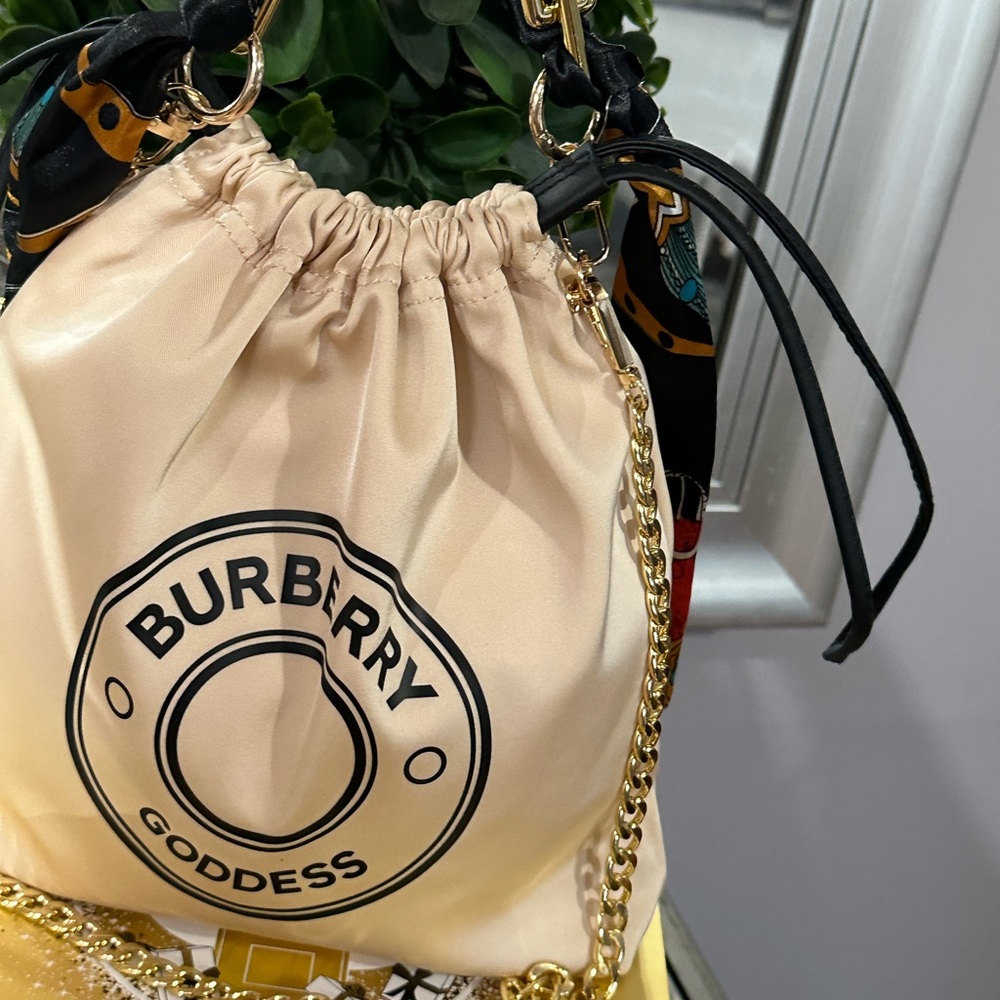 Burberry - Picture 7 of 12